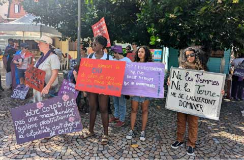 DA&DA_Women-demonstration